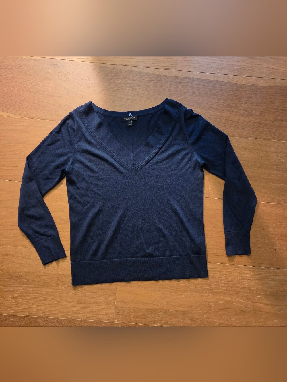 Banana Republic Silk Cashmere Blend V-Neck Sweater Womens Size Medium Navy Blue